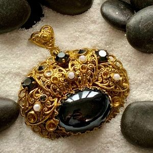 W. German Gold Filigree Pendant w/ Onyx